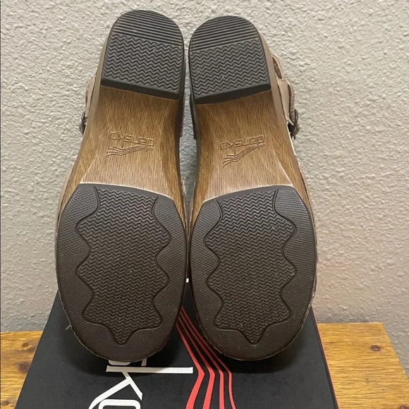 Women’s Dansko Sam Clog, size 38 - Picture 8 of 8